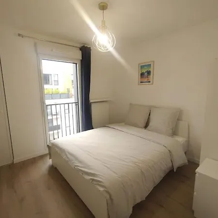Gustave Roussy, New Building, 3 Bd & Salon, 2 Wc * Villejuif